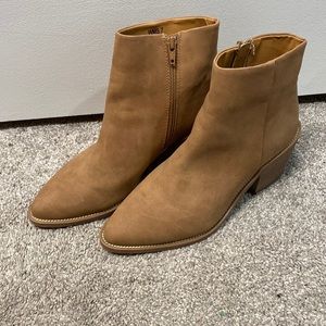 Report brand light brown heeled bootie. Size 7. Zip side